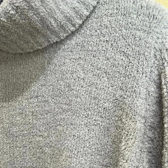 (37) Columbia turtle neck  sweater - Picture 2 of 5